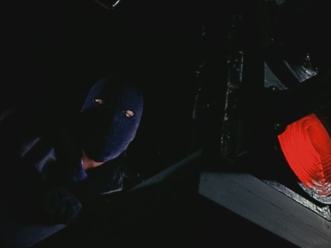 Robbery (1967) the great train robbery hiding robber lights