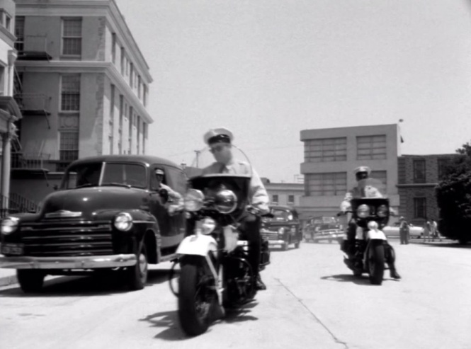 Kansas City Confidential (1952) John Payne Joe Rolfe pulled over bike cops framed bank job